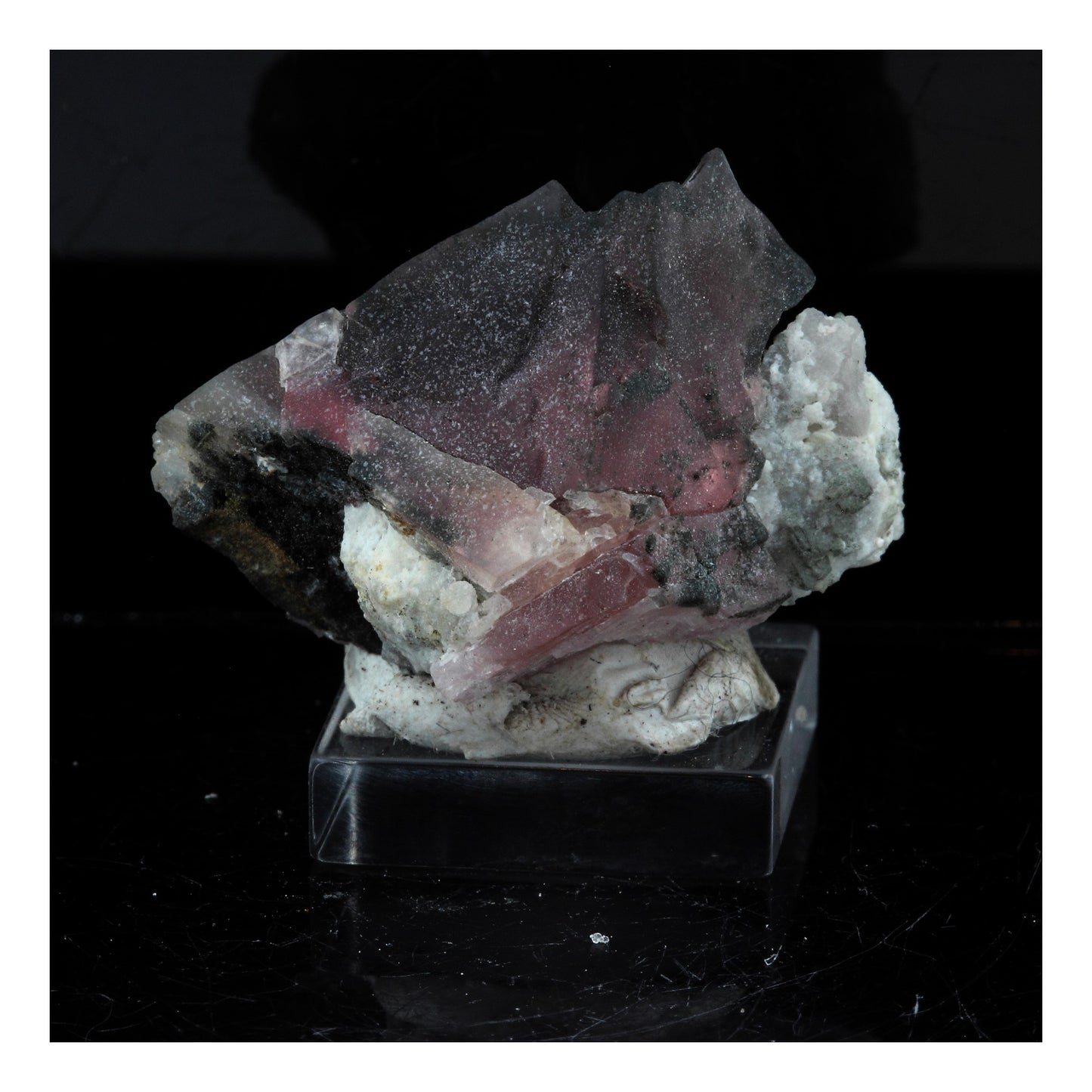 Fluorite. 91.5 carats. Massif du Mont-Blanc, France