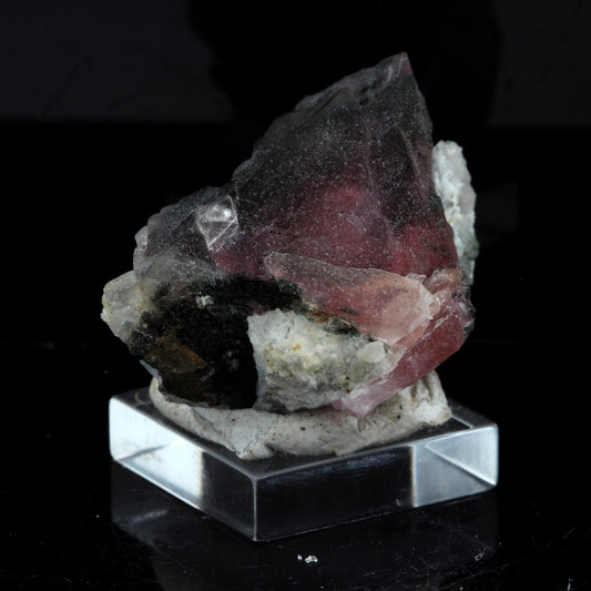 Fluorite. 91.5 carats. Massif du Mont-Blanc, France