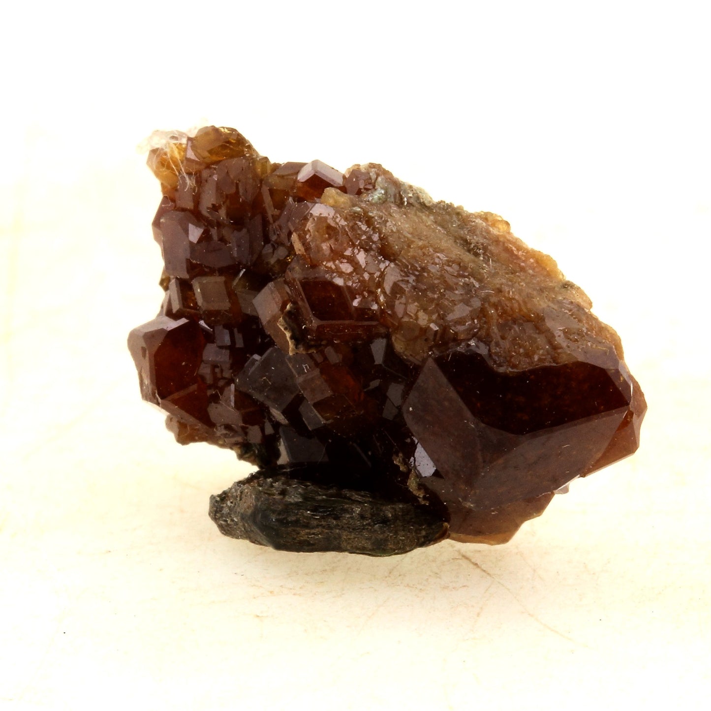 Grenat Hessonite. 15.0 carats. Val de Suza, Piedmont, Italie