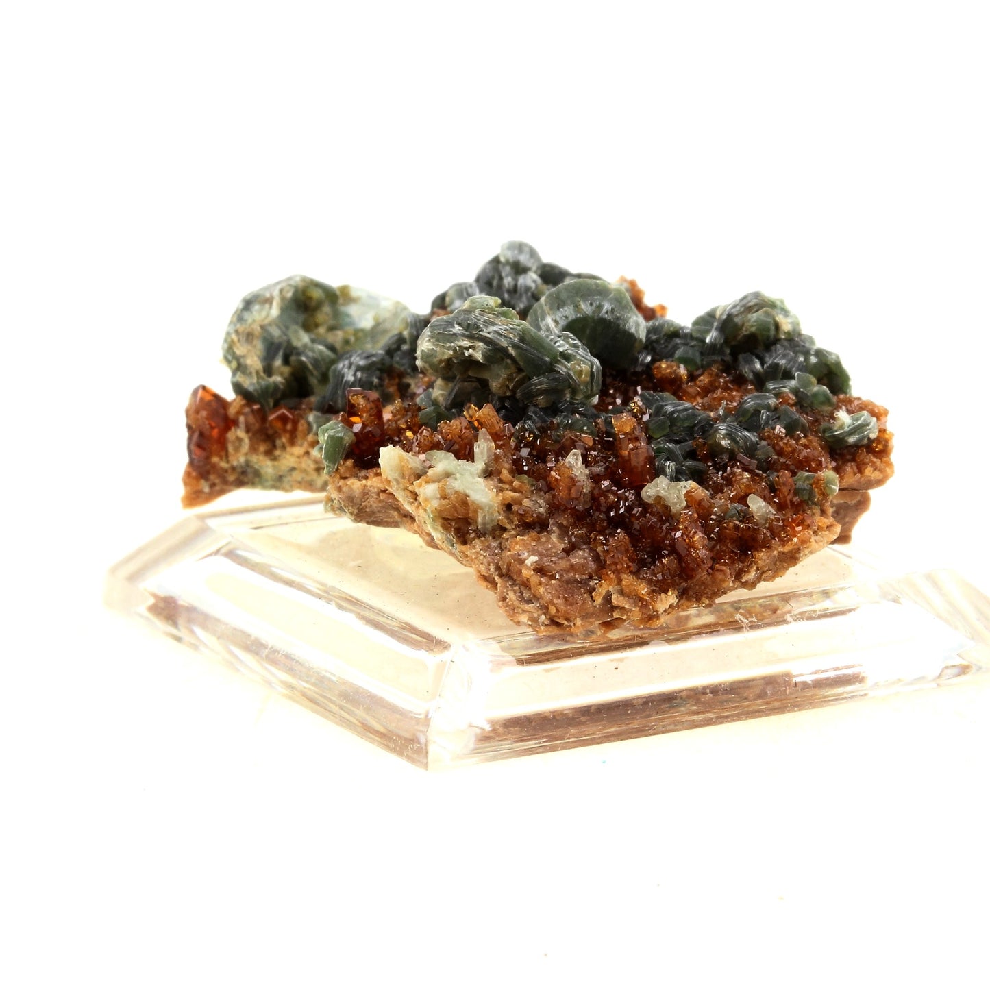 Grenat Hessonite. 142.5 carats. Val de Suza, Piedmont, Italie