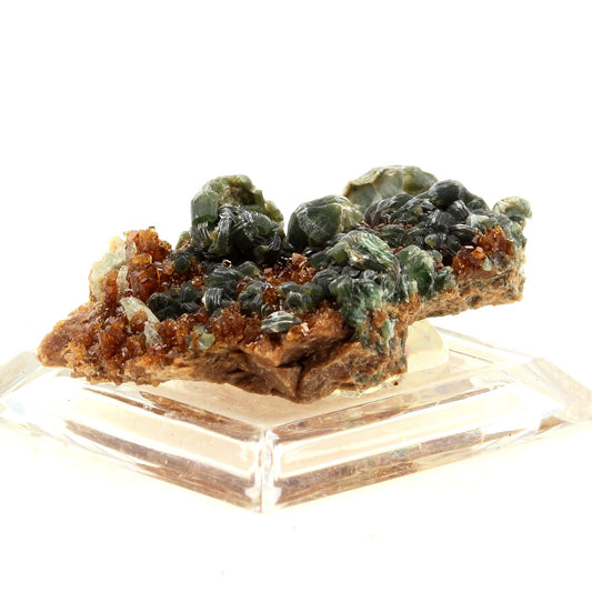 Grenat Hessonite. 142.5 carats. Val de Suza, Piedmont, Italie