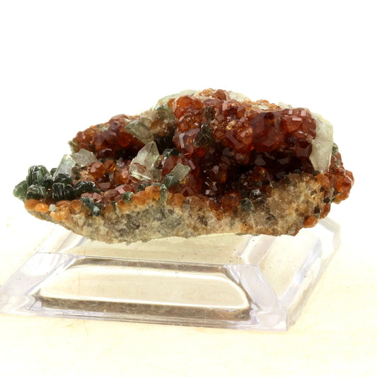 Grenat Hessonite, 87.0 carats, Val de Suza,Torino Province, Piedmont, Italie