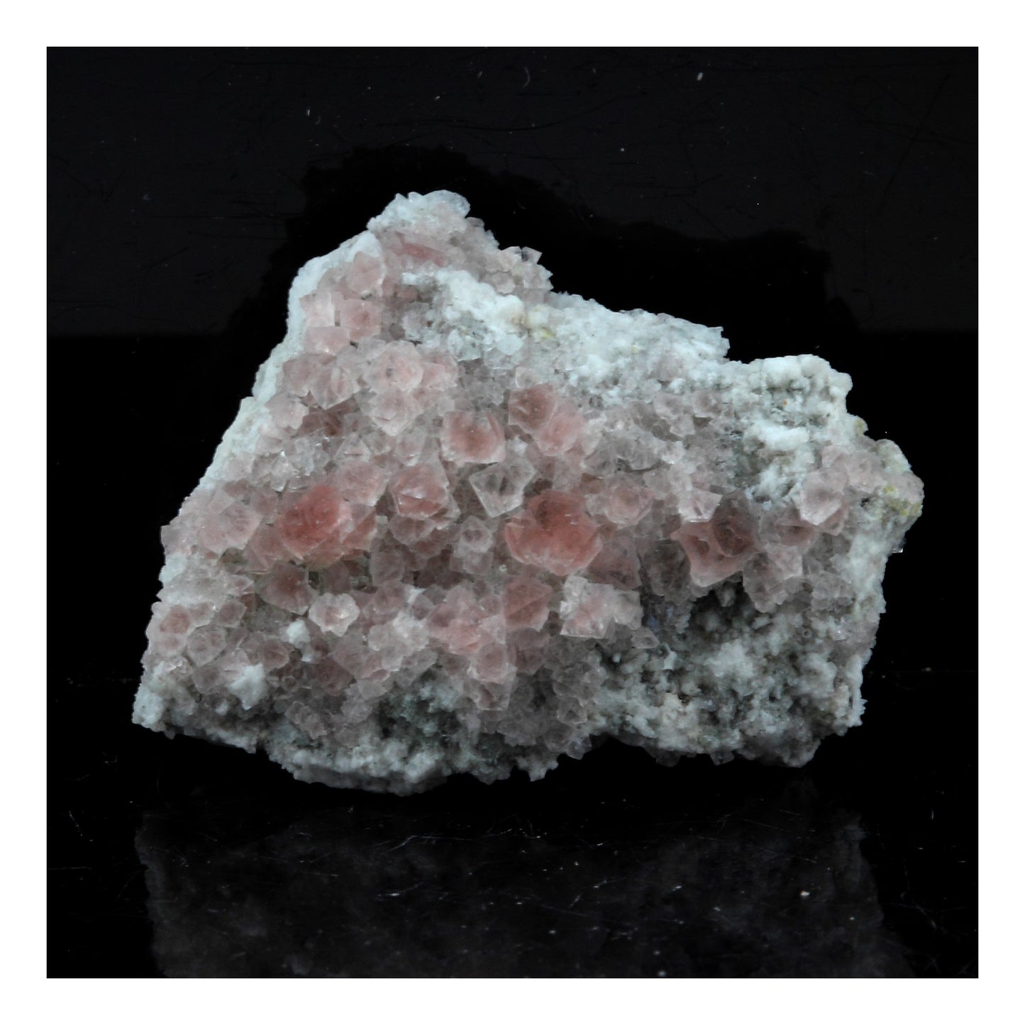 Fluorite. 48.5 carats. Massif du Mont-Blanc (Talèfre), France