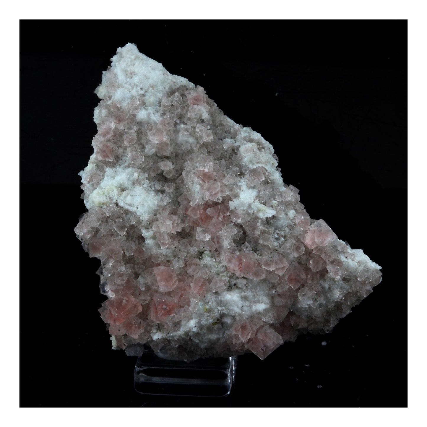 Fluorite. 52.5 carats. Massif du Mont-Blanc (Talèfre), France
