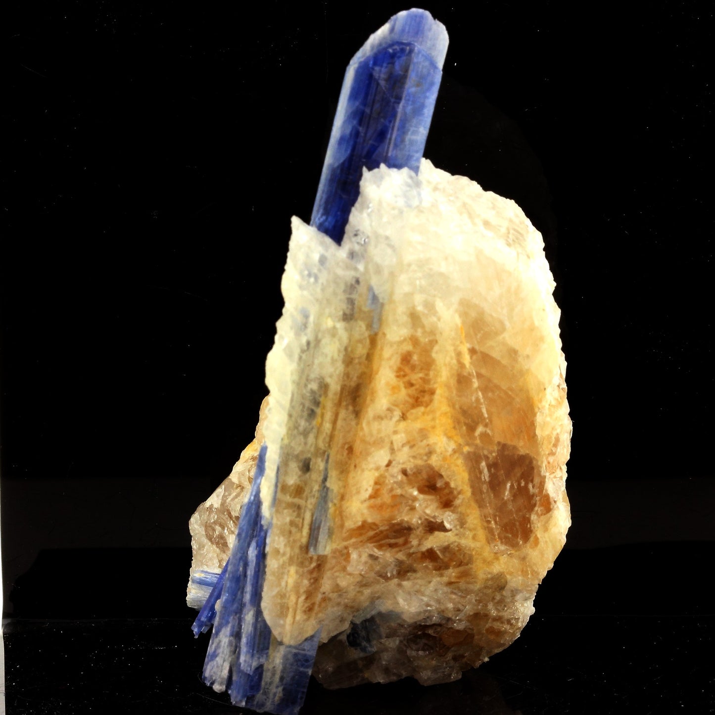 Cyanite Disthène + Quartz. 758.50 carats. Barra do Salinas, Minas Gerais, Brésil