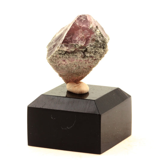 Fluorite. 74.50 carats. Massif du Mont-Blanc (Les Droites), France