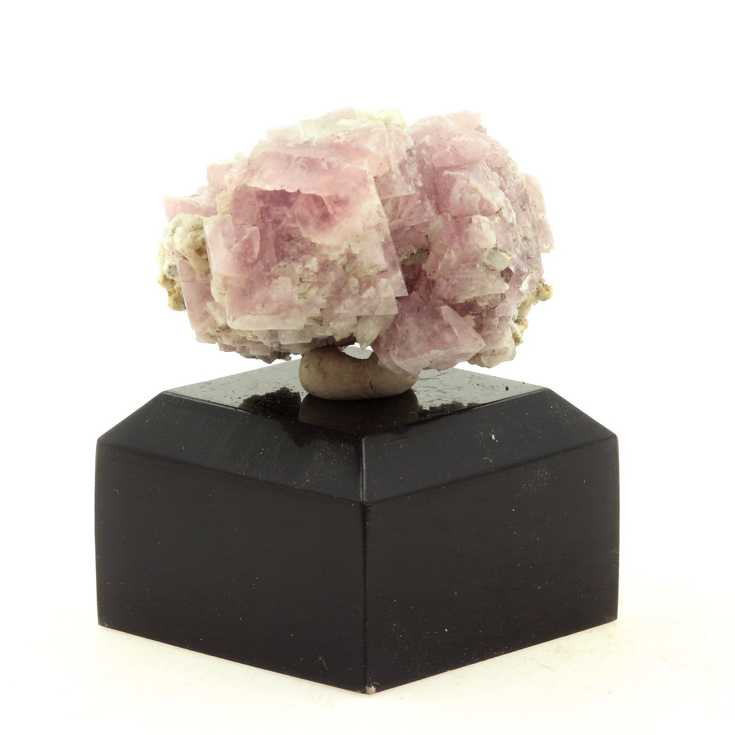 Fluorite. 103.70 carats. Massif du Mont-Blanc (Les Droites), France