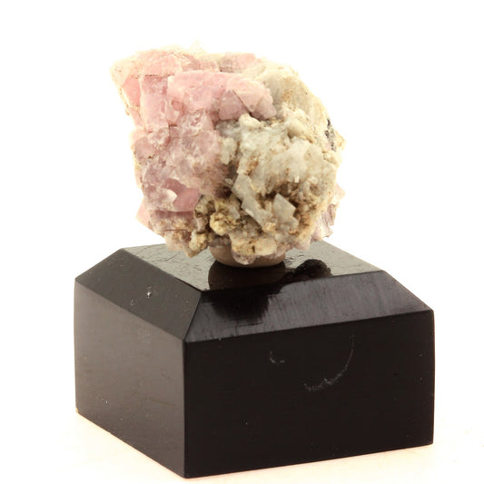 Fluorite. 103.70 carats. Massif du Mont-Blanc (Les Droites), France