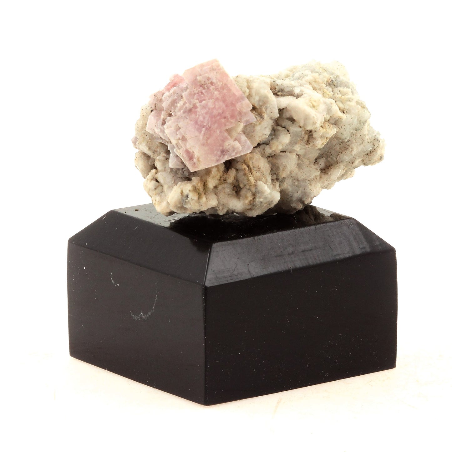 Fluorite. 75.0 carats. Massif du Mont-Blanc (Les Droites), France
