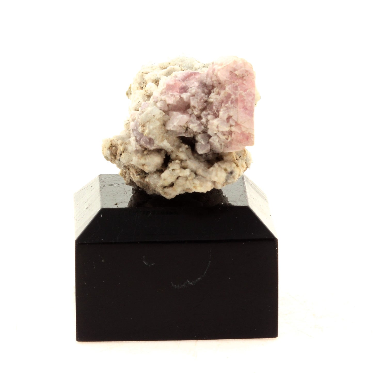 Fluorite. 75.0 carats. Massif du Mont-Blanc (Les Droites), France