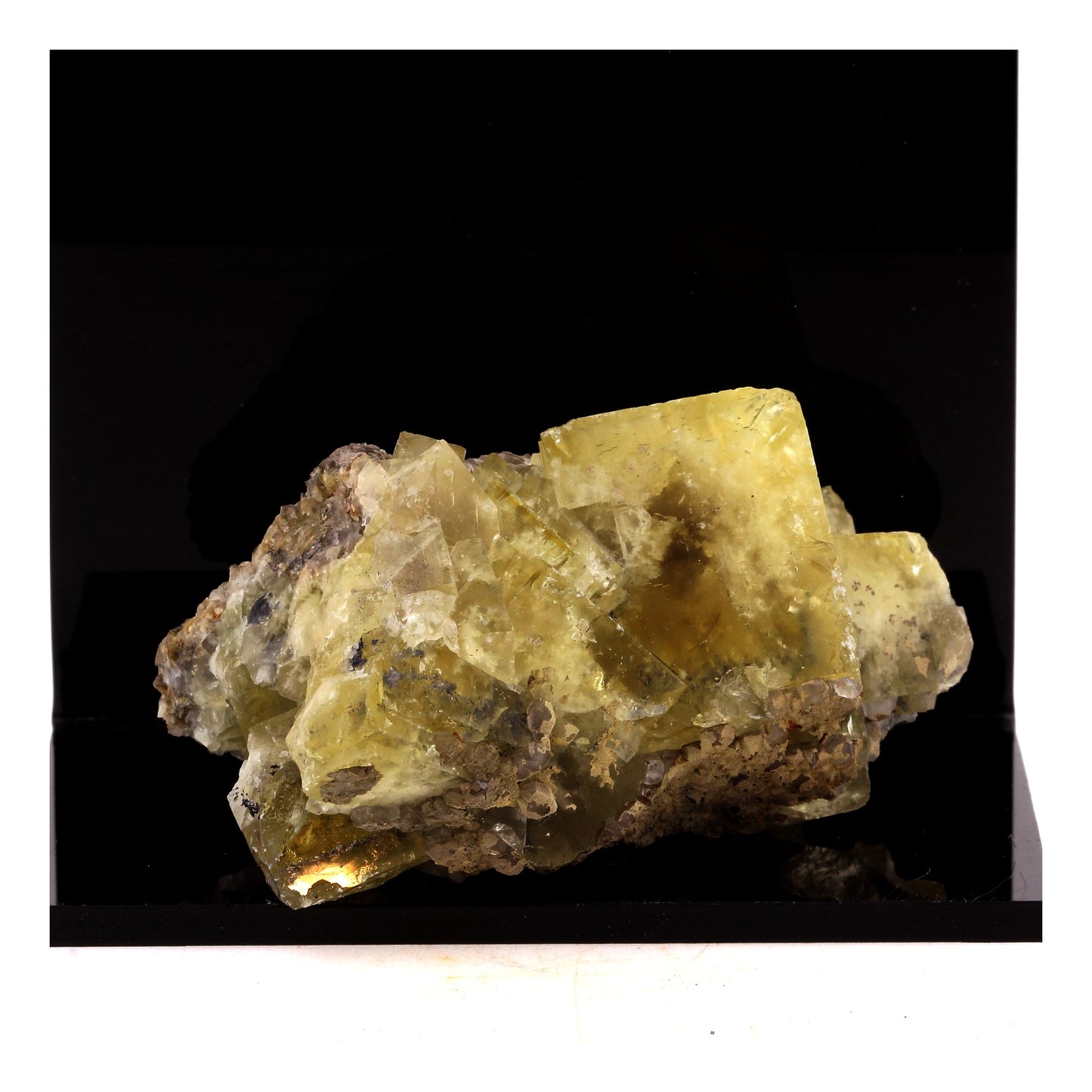 Fluorite. 980.5 carats. Arbouet, Pyrénées-Atlantiques, France