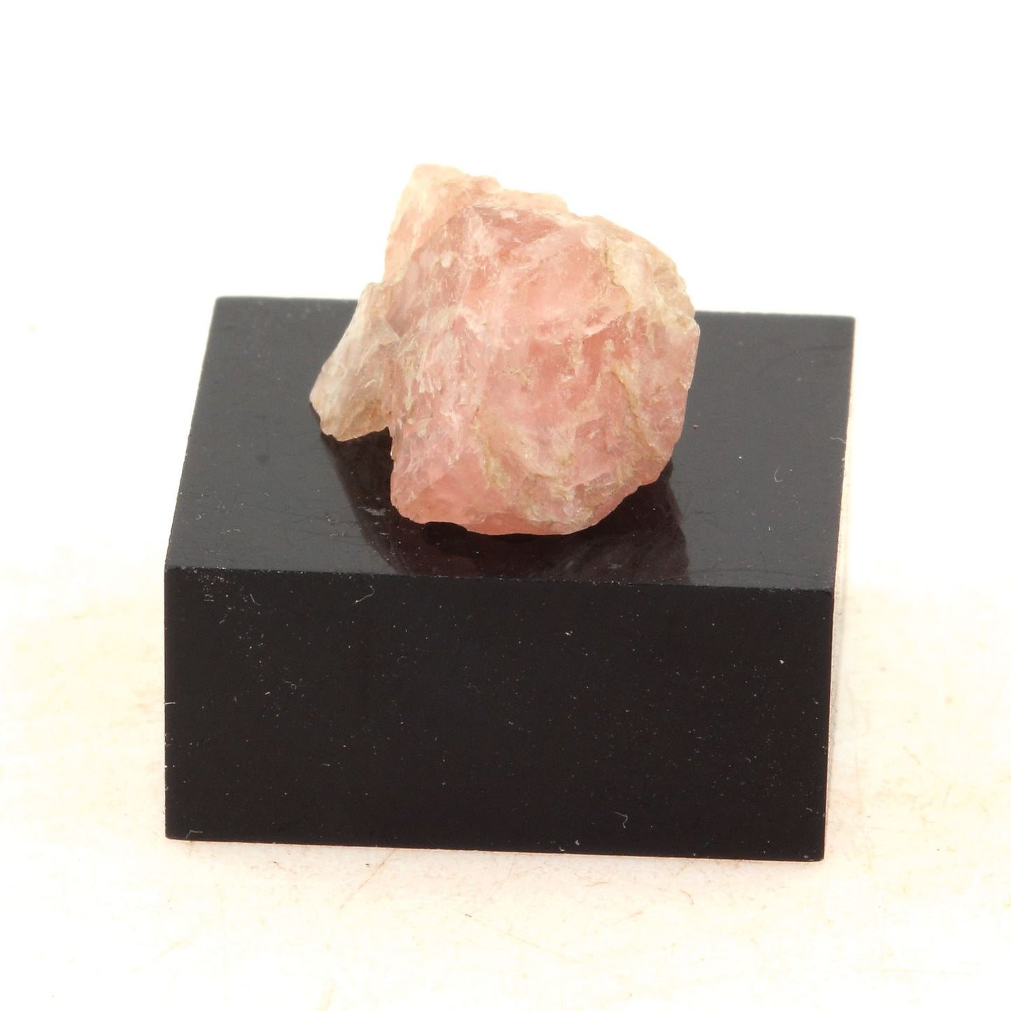 Fluorite. 8.20 carats. Massif du Mont-Blanc, France