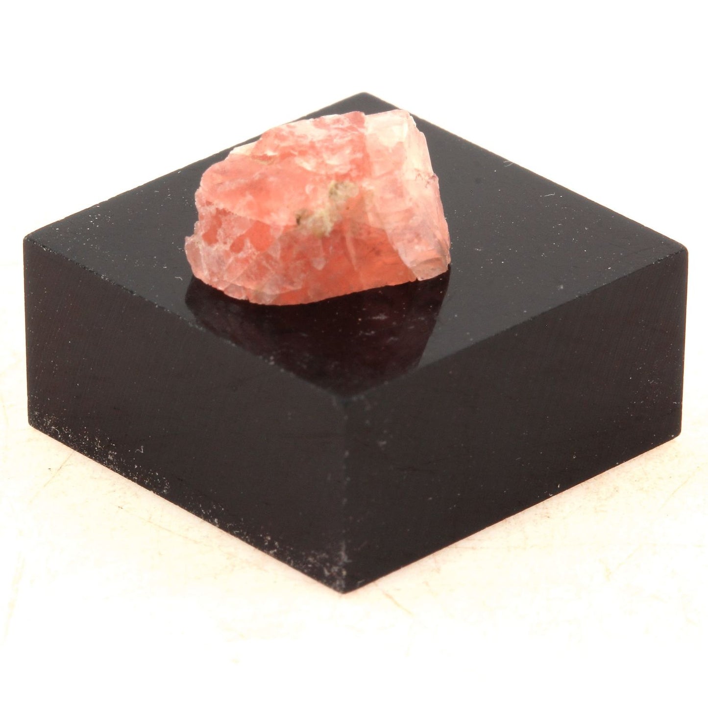 Fluorite mineral. 5.25 carats. Massif du Mont-Blanc, (Aiguille Verte), Chamonix, Haute-Savoie, Auvergne-Rhône-Alpes, France