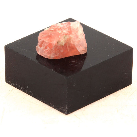 Fluorite mineral. 5.25 carats. Massif du Mont-Blanc, (Aiguille Verte), Chamonix, Haute-Savoie, Auvergne-Rhône-Alpes, France