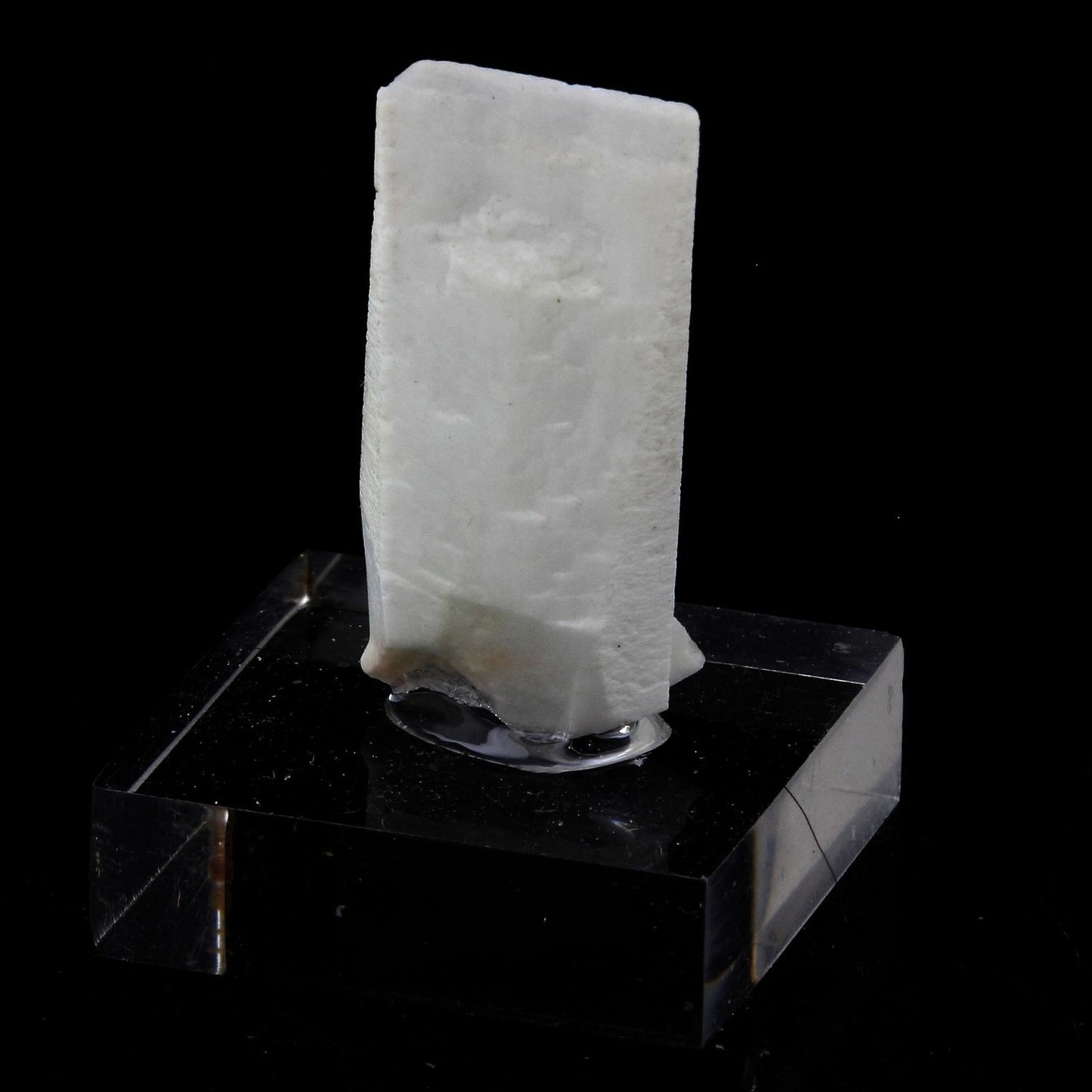 Baryte mineral 22.69 carats. En provenance du Massif des Grandes Rousses, Isère, France