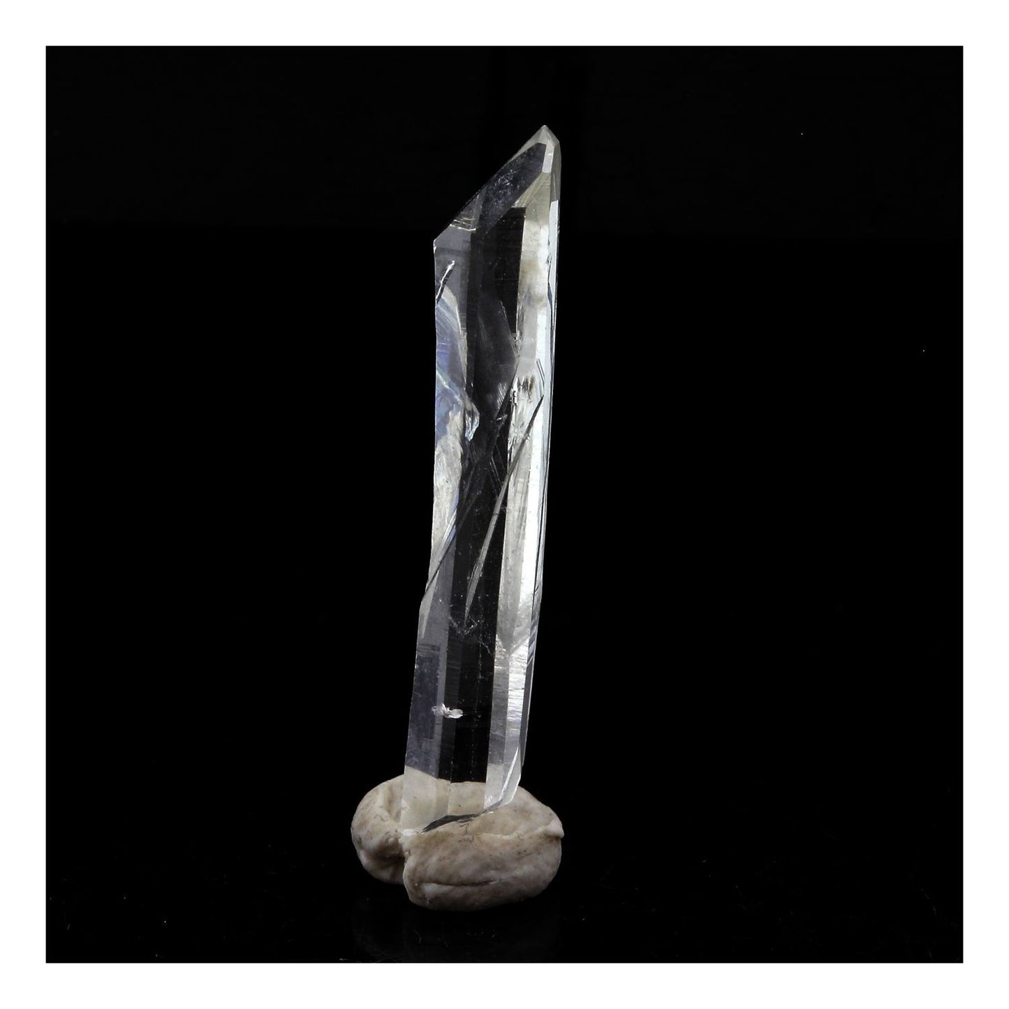 Quartz mineral. 7.48 carats. La Gardette Mine, Bourg d'Oisans, Isère, France