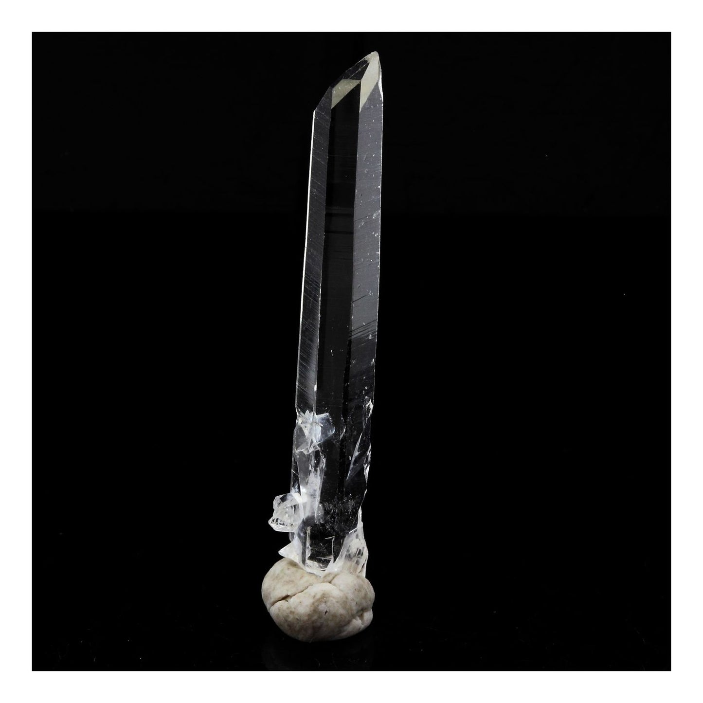 Quartz mineral. 8.00 carats. La Gardette Mine, Bourg d'Oisans, Isère, France