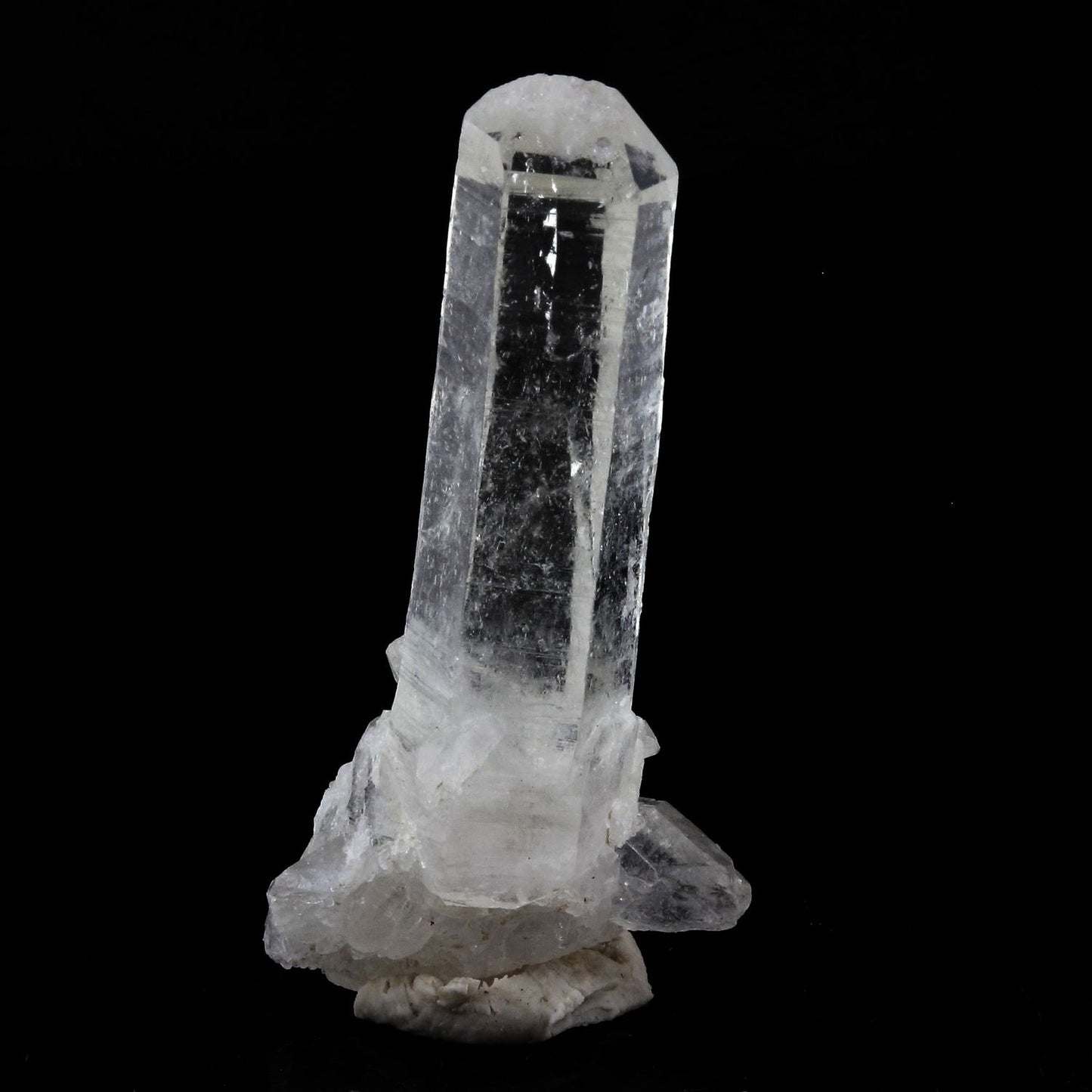 Quartz mineral. 23.25 carats. La Gardette Mine, Bourg d'Oisans, Isère, France