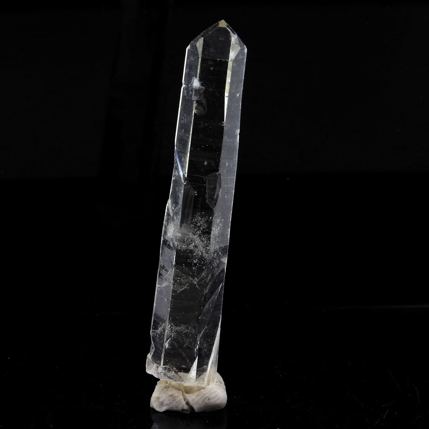 Quartz mineral. 20.42 carats. La Gardette Mine, Bourg d'Oisans, Isère, France