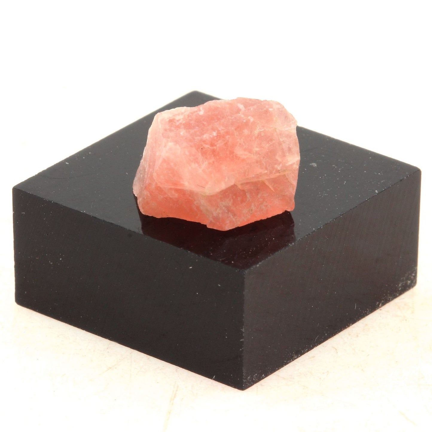 Fluorite mineral. 6.17 carats. Massif du Mont-Blanc, (Aiguille Verte), Chamonix, Haute-Savoie, Auvergne-Rhône-Alpes, France