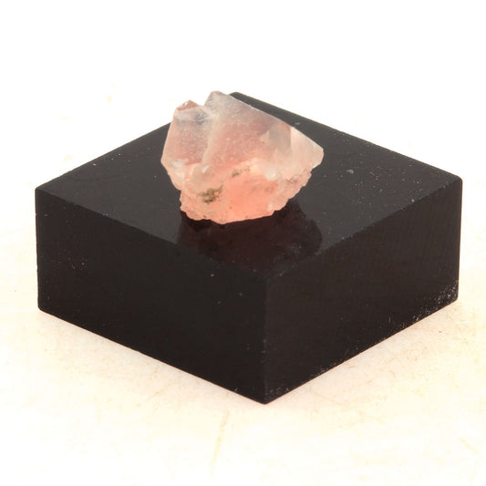 Fluorite mineral. 5.11 carats. Massif du Mont-Blanc, (Aiguille Verte), Chamonix, Haute-Savoie, Auvergne-Rhône-Alpes, France