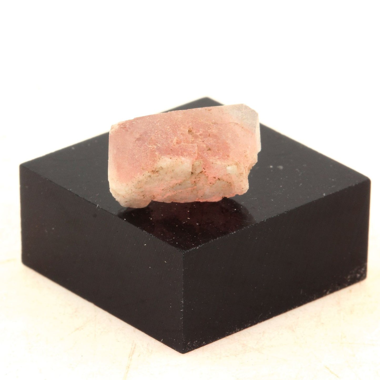 Fluorite mineral. 6.02 carats. Massif du Mont-Blanc, (Aiguille Verte), Chamonix, Haute-Savoie, Auvergne-Rhône-Alpes, France