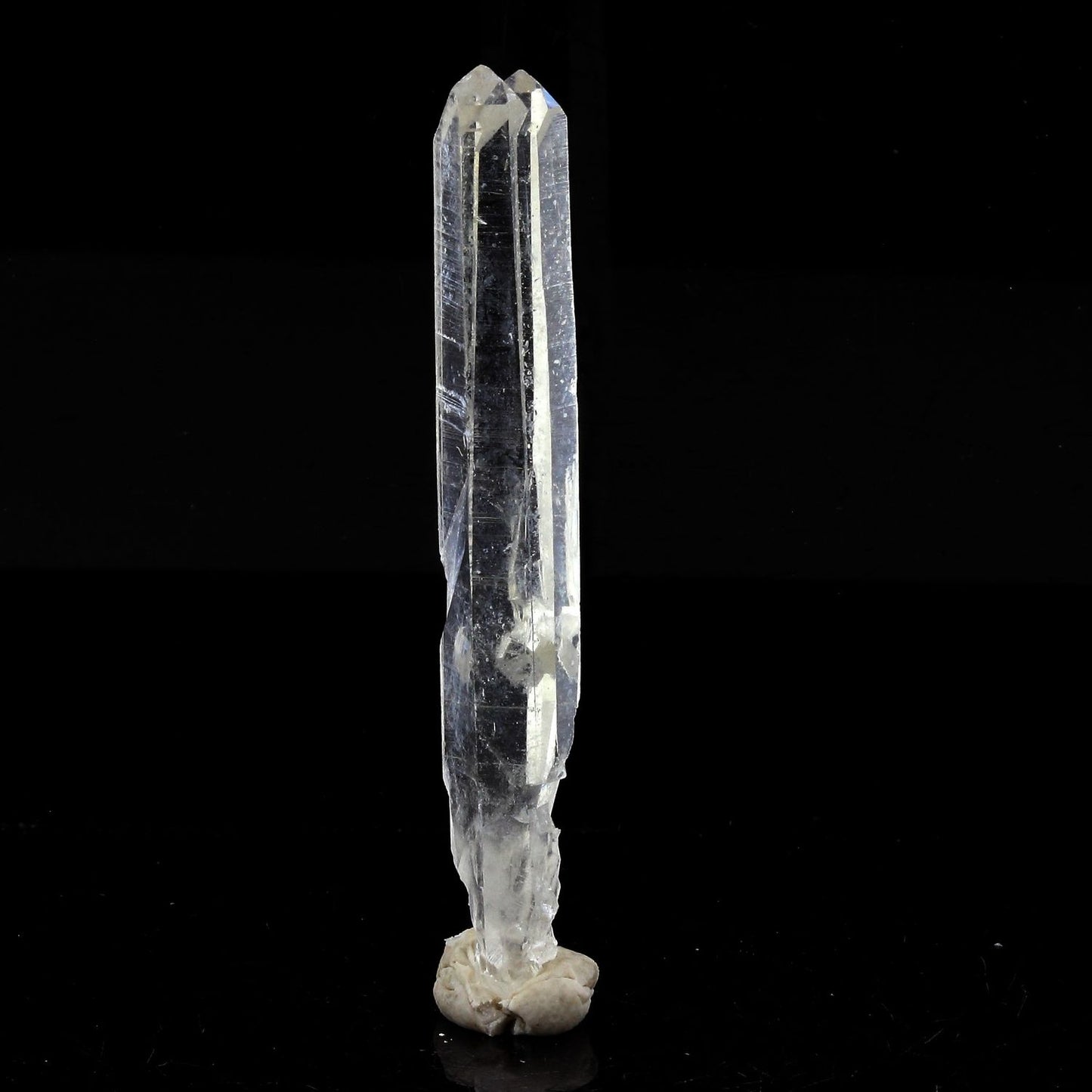Quartz mineral. 22.33 carats. La Gardette Mine, Bourg d'Oisans, Isère, France