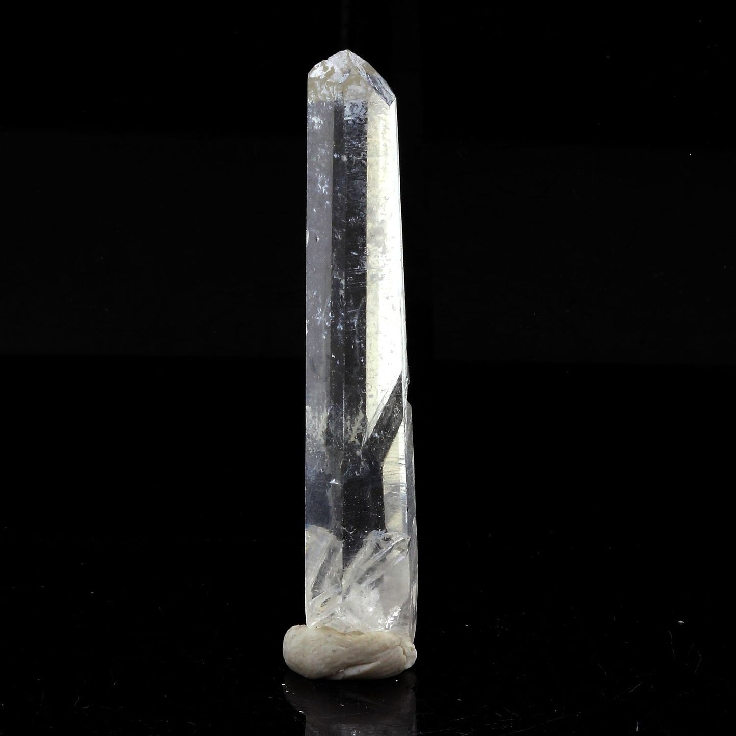 Quartz mineral. 23.50 carats. La Gardette Mine, Bourg d'Oisans, Isère, France