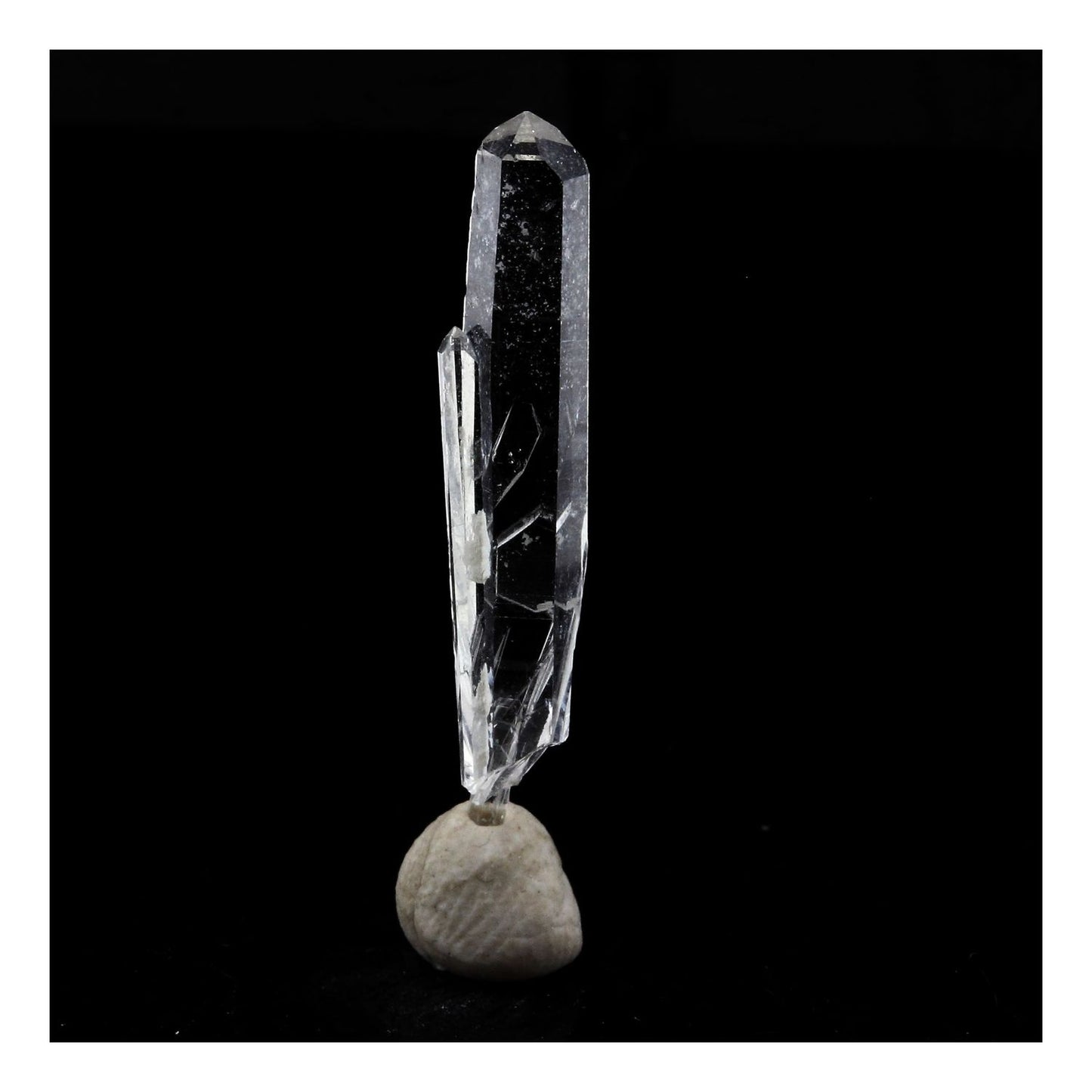 Quartz mineral. 3.45 carats. La Gardette Mine, Bourg d'Oisans, Isère, France