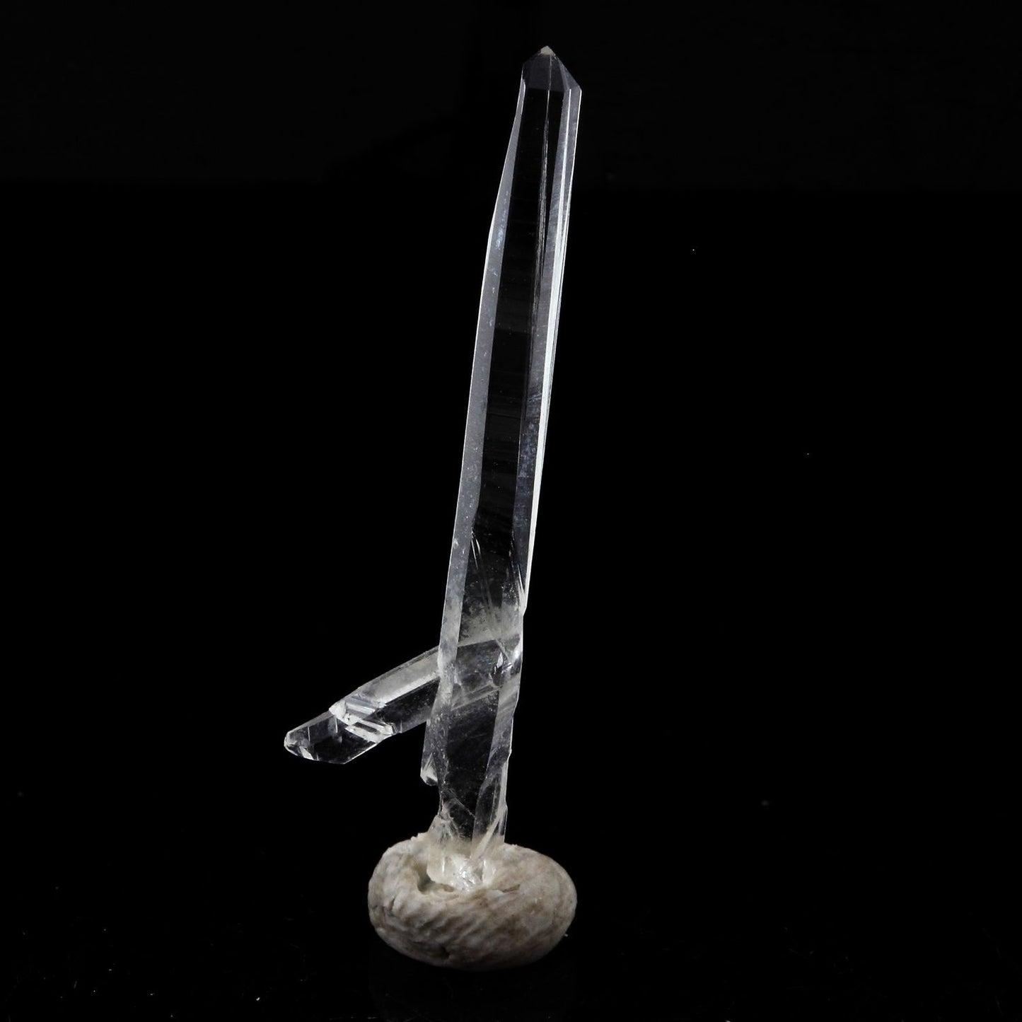 Quartz mineral. 2.94 carats. La Gardette Mine, Bourg d'Oisans, Isère, France