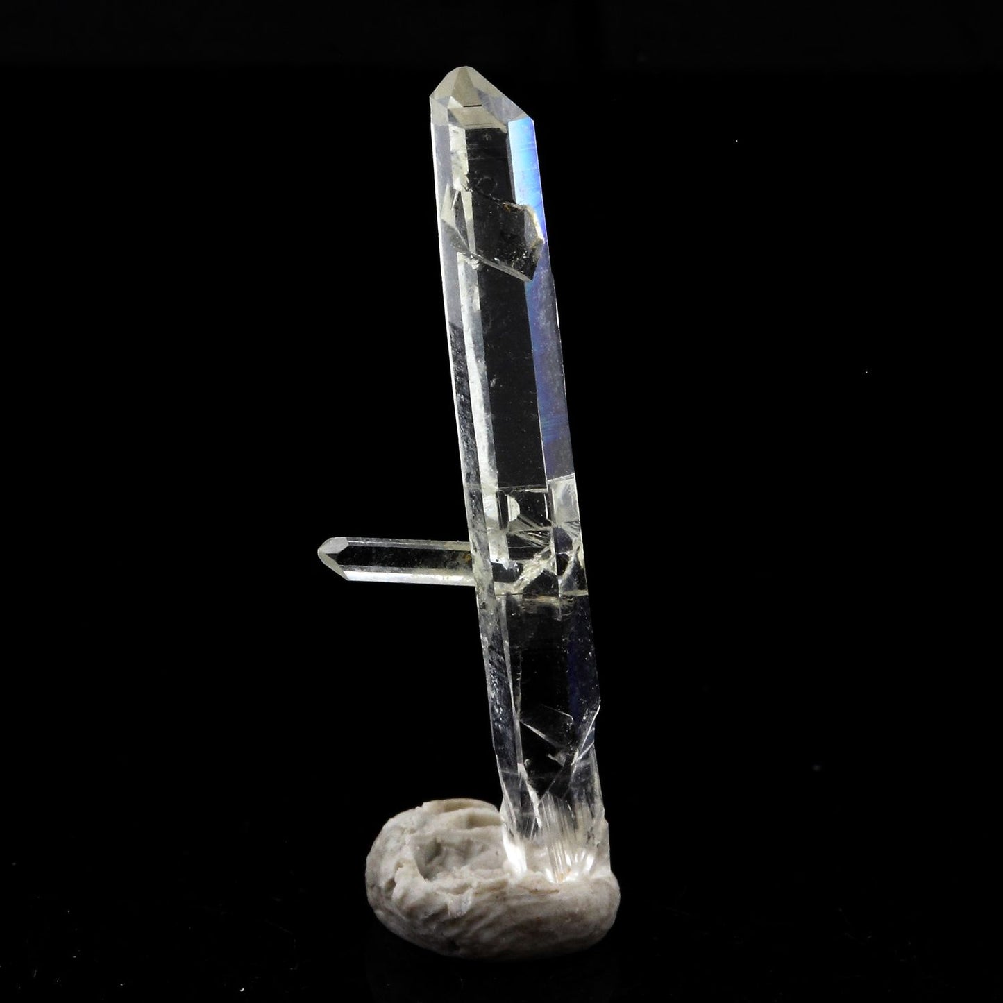 Quartz mineral. 3.79 carats. La Gardette Mine, Bourg d'Oisans, Isère, France