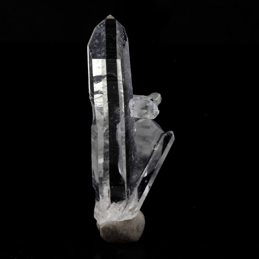 Quartz biterminé mineral. 16.21 carats. La Gardette Mine, Bourg d'Oisans, Isère, France