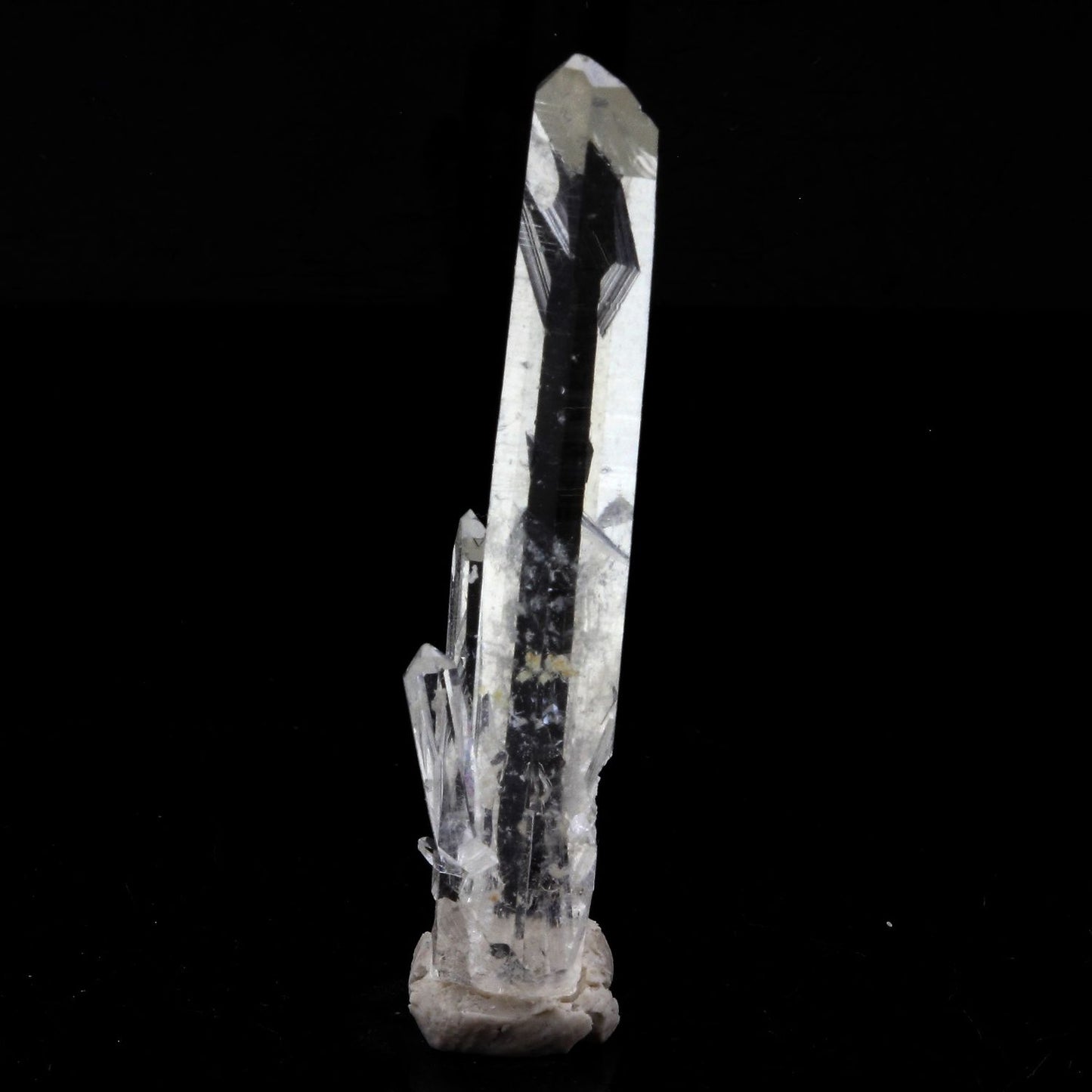 Quartz mineral. 12.48 carats. La Gardette Mine, Bourg d'Oisans, Isère, France