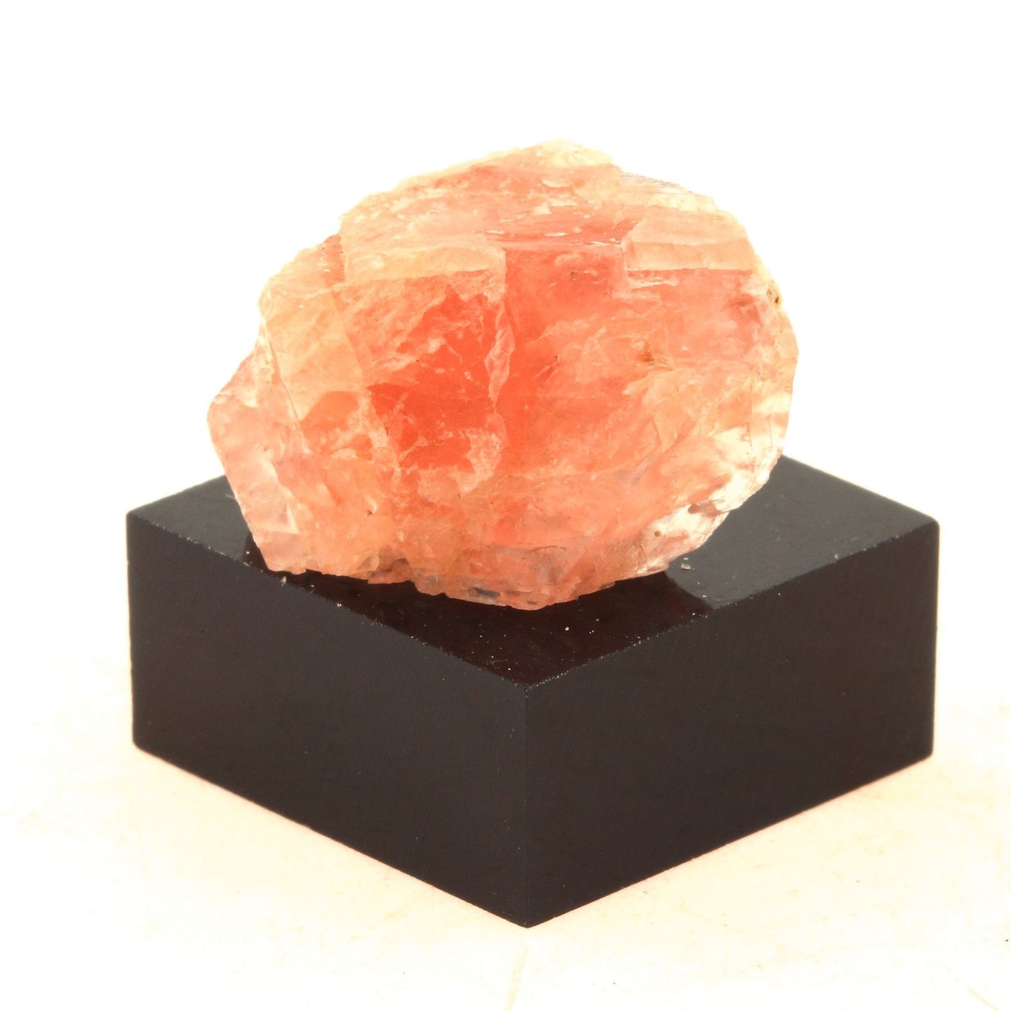 Fluorite mineral. 25.47 carats. Massif du Mont-Blanc, (Aiguille Verte), Chamonix, Haute-Savoie, Auvergne-Rhône-Alpes, France