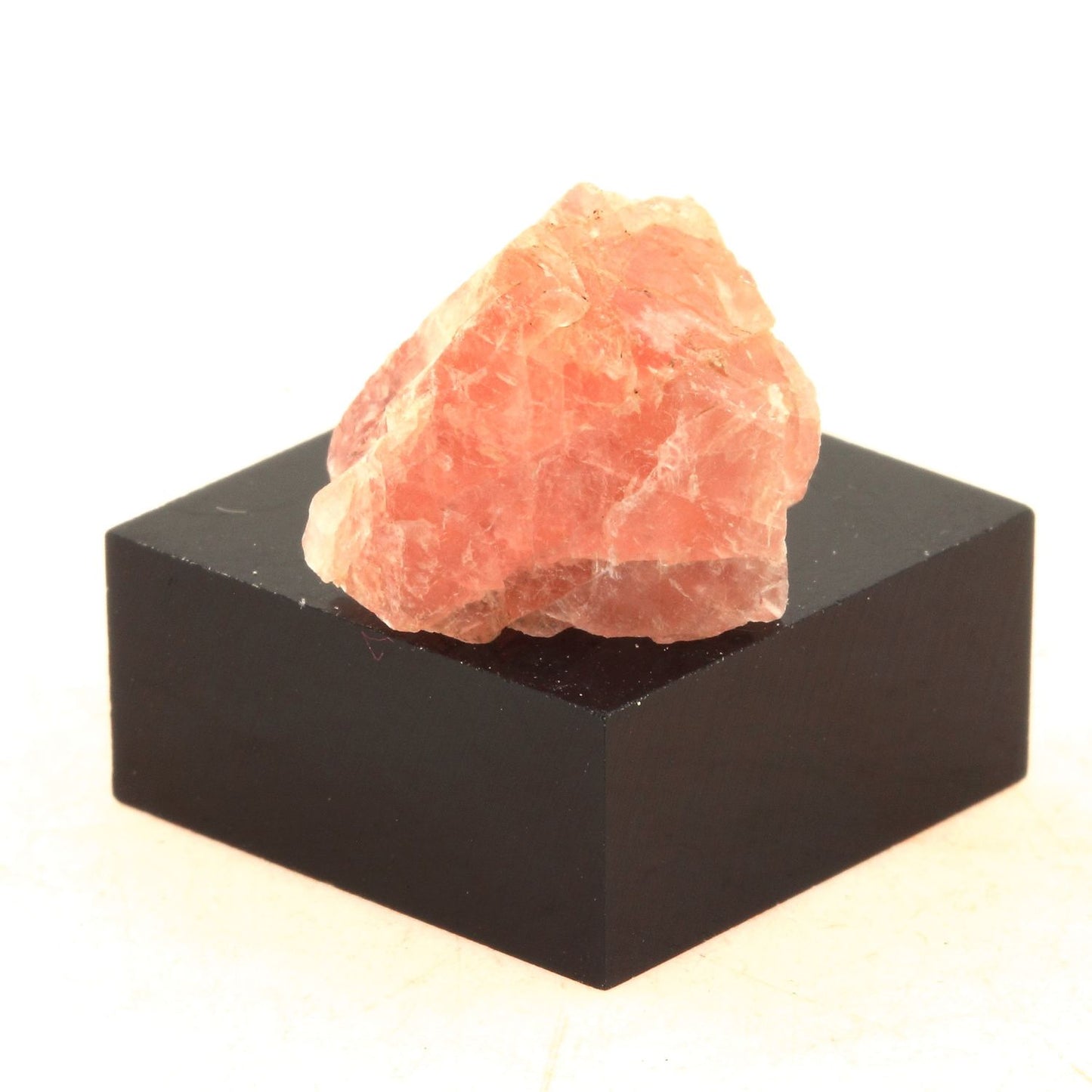 Fluorite mineral. 14.67 carats. Massif du Mont-Blanc, (Aiguille Verte), Chamonix, Haute-Savoie, Auvergne-Rhône-Alpes, France