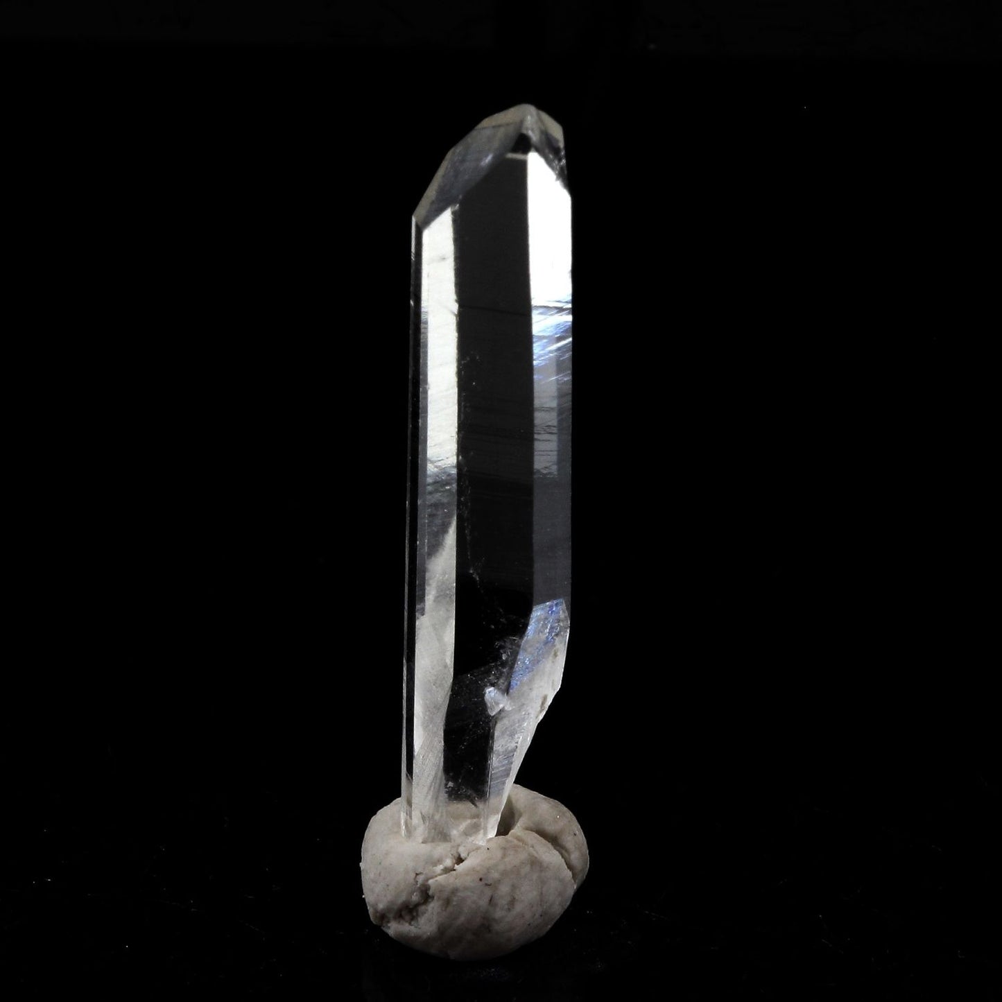 Quartz mineral. 5.68 carats. La Gardette Mine, Bourg d'Oisans, Isère, France