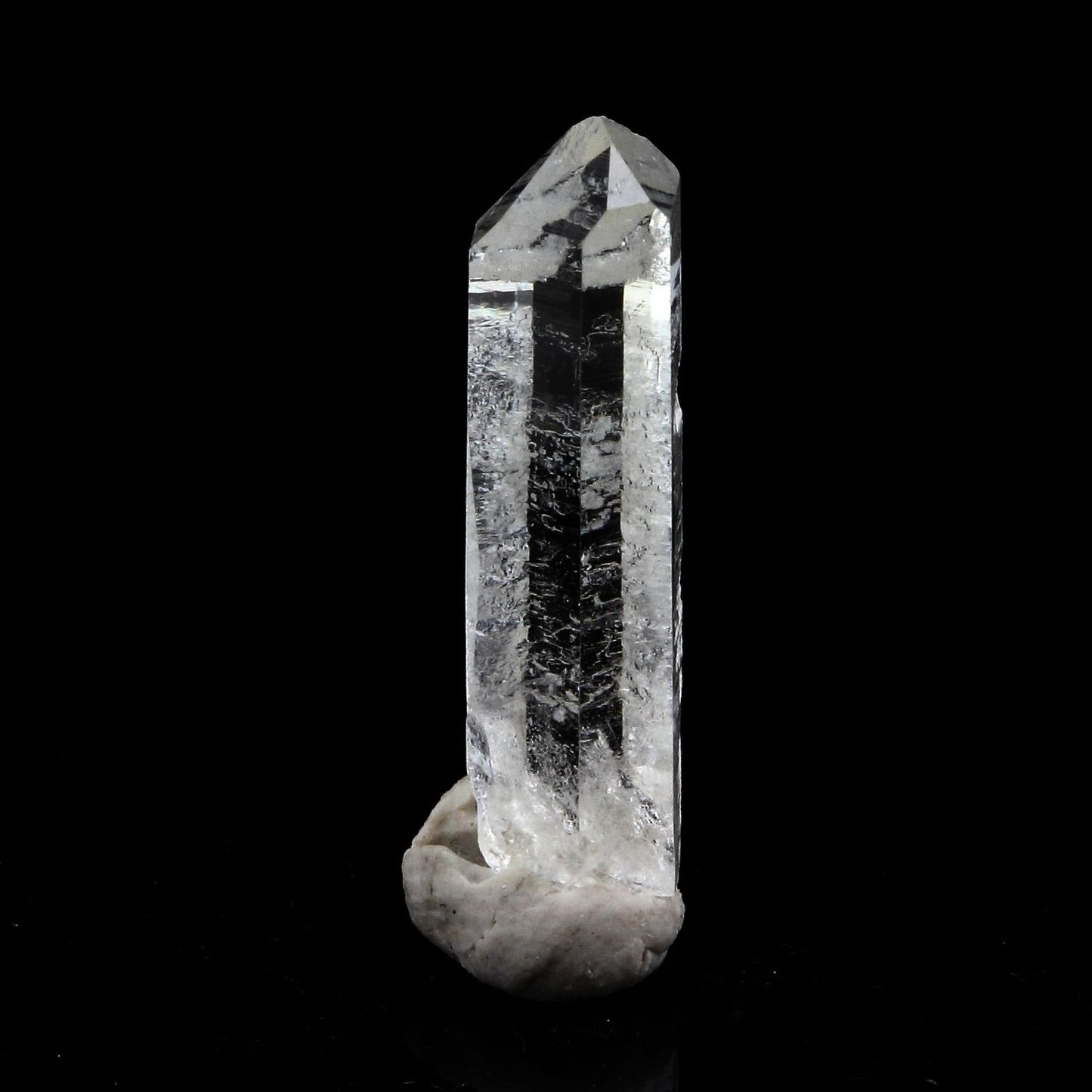 Quartz mineral. 7.43 carats. La Gardette Mine, Bourg d'Oisans, Isère, France