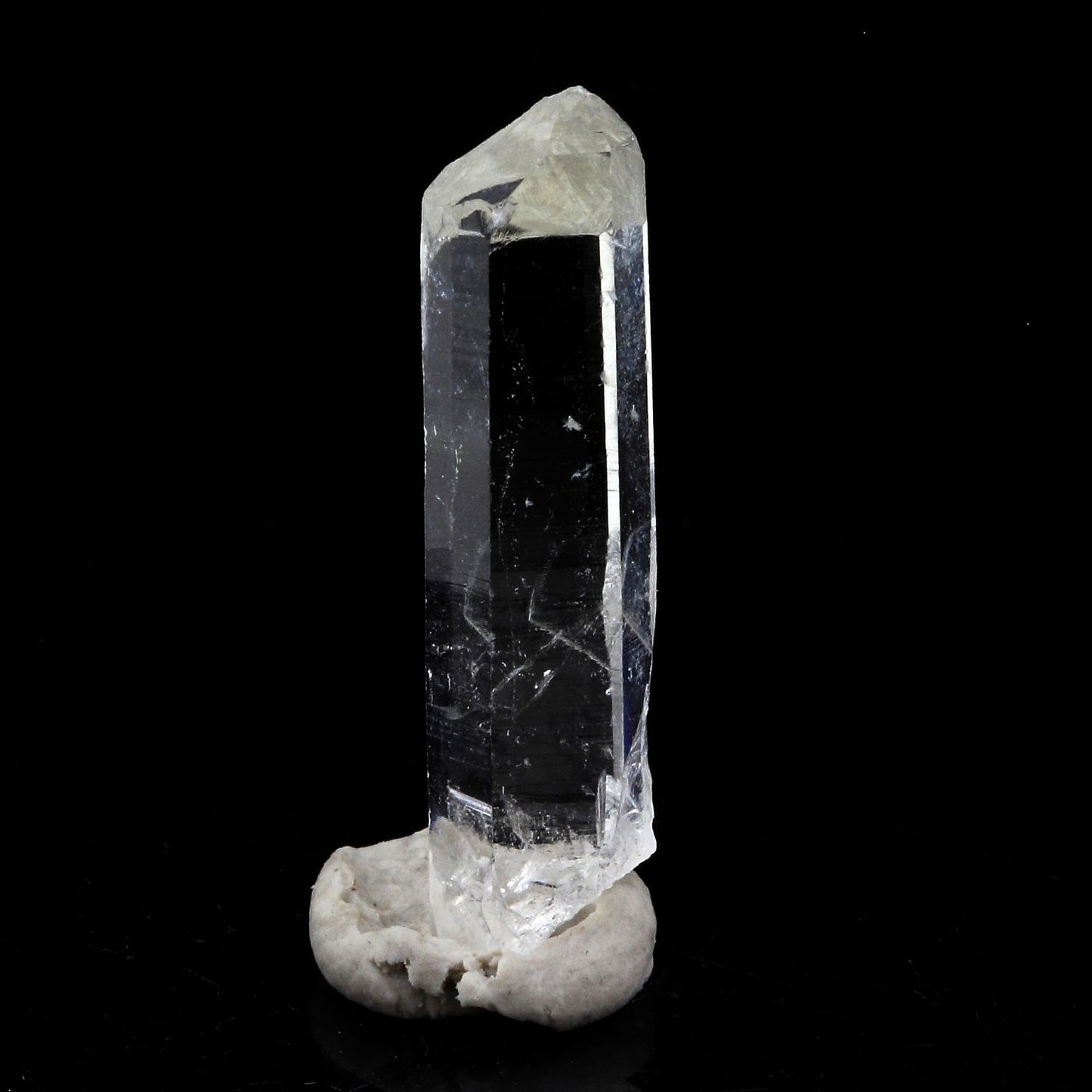 Quartz mineral. 6.86 carats. La Gardette Mine, Bourg d'Oisans, Isère, France