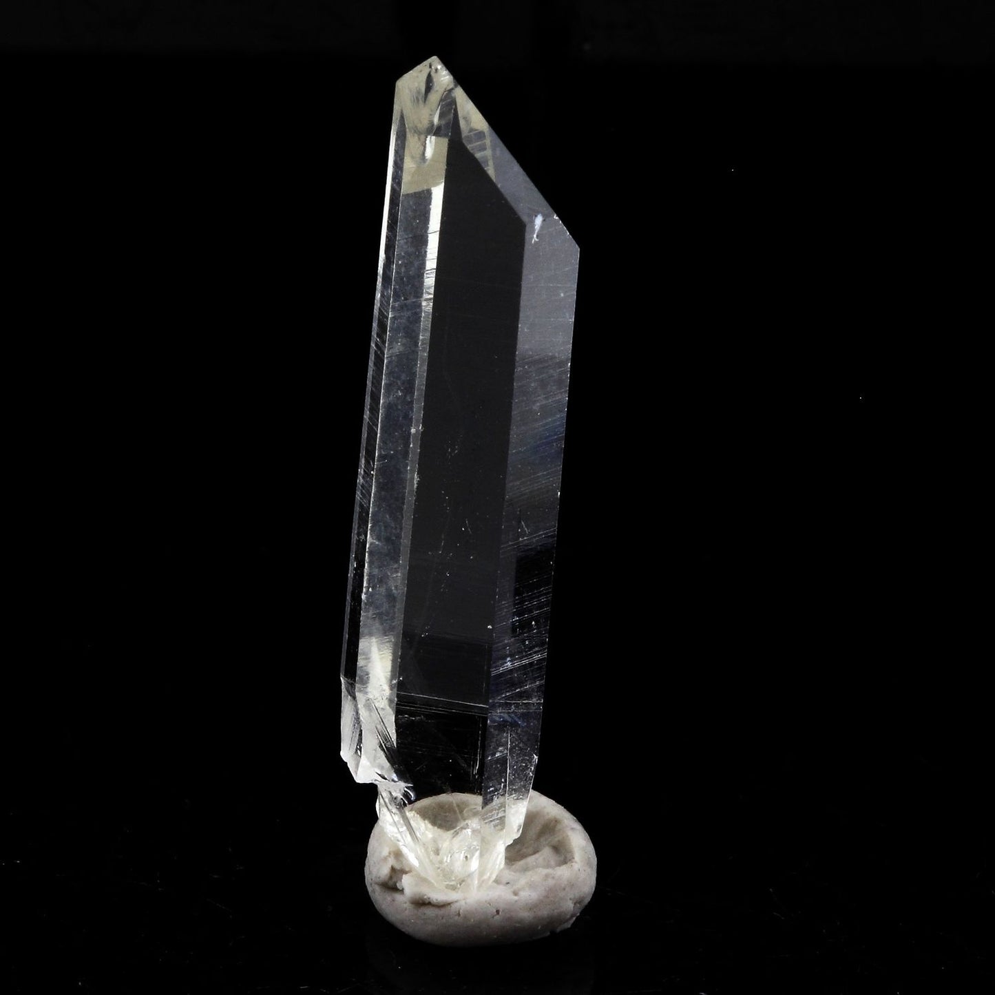 Quartz mineral. 9.17 carats. La Gardette Mine, Bourg d'Oisans, Isère, France