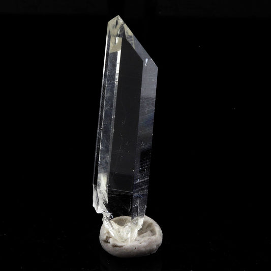 Quartz mineral. 9.17 carats. La Gardette Mine, Bourg d'Oisans, Isère, France