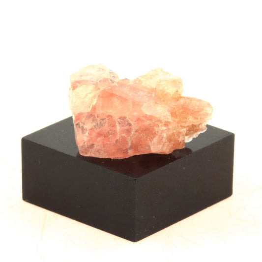 Fluorite mineral. 13.44 carats. Massif du Mont-Blanc, (Aiguille Verte), Chamonix, Haute-Savoie, Auvergne-Rhône-Alpes, France