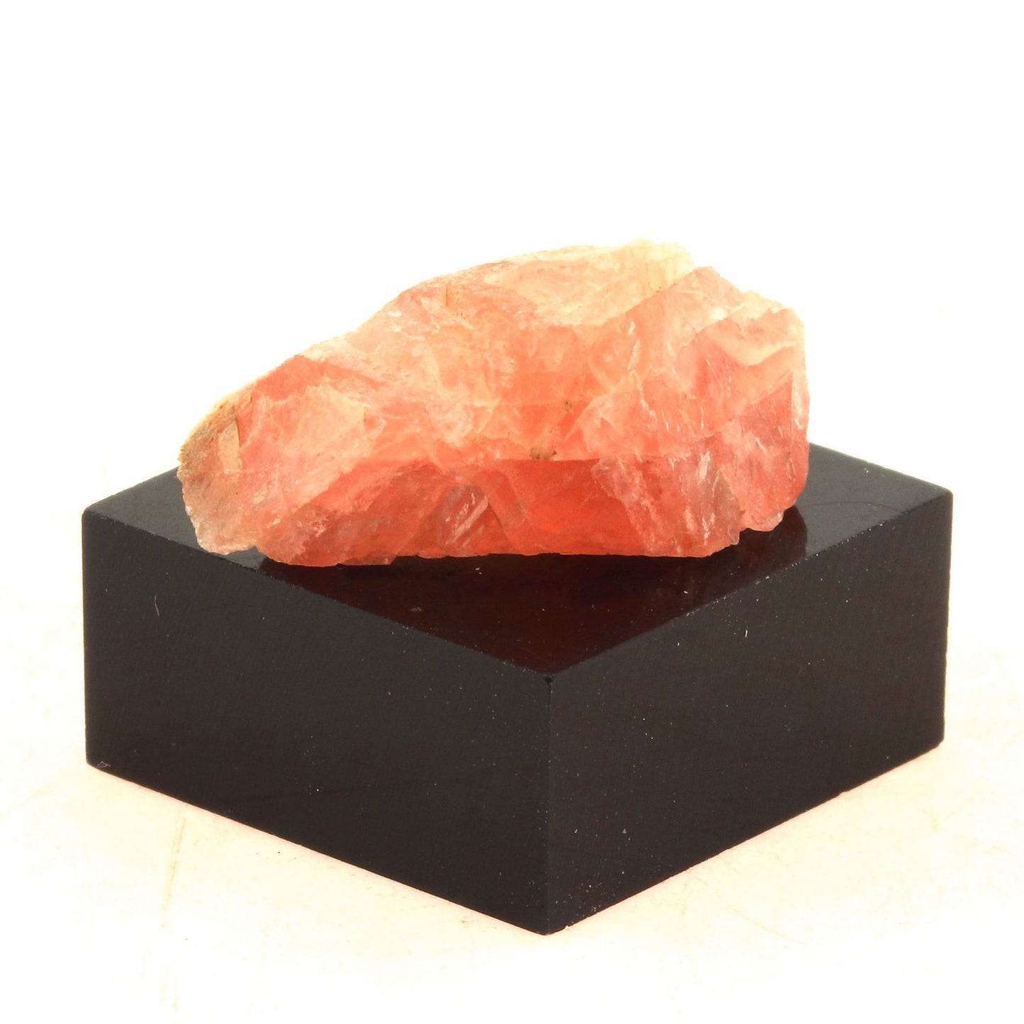 Fluorite mineral. 16.30 carats. Massif du Mont-Blanc, (Aiguille Verte), Chamonix, Haute-Savoie, Auvergne-Rhône-Alpes, France