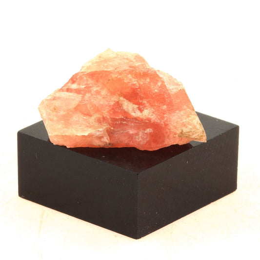 Fluorite mineral. 16.30 carats. Massif du Mont-Blanc, (Aiguille Verte), Chamonix, Haute-Savoie, Auvergne-Rhône-Alpes, France