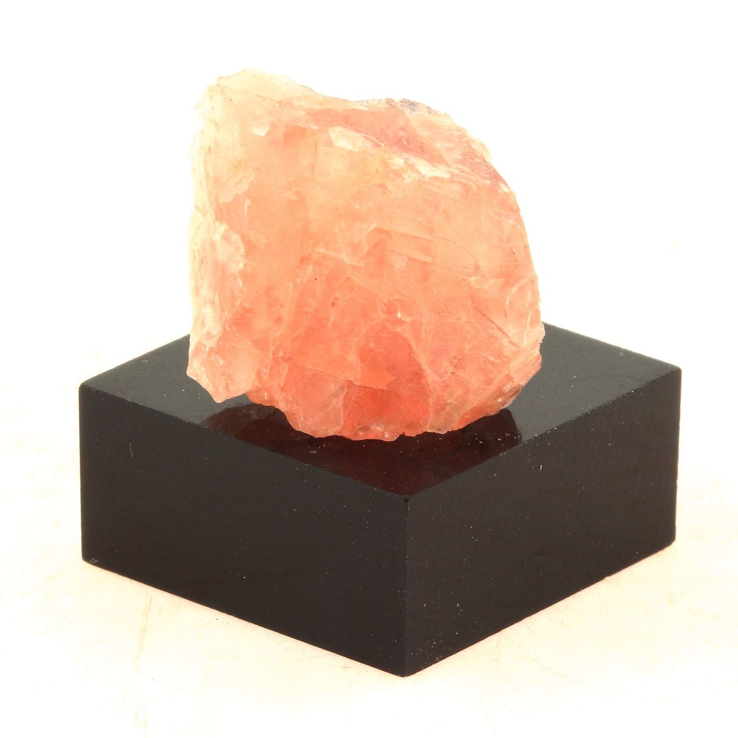 Fluorite mineral. 19.20 carats. Massif du Mont-Blanc, (Aiguille Verte), Chamonix, Haute-Savoie, Auvergne-Rhône-Alpes, France