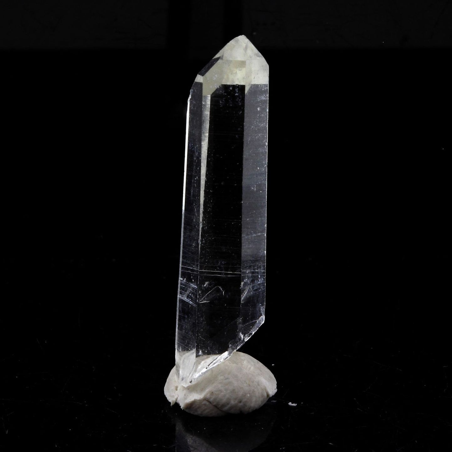Quartz mineral. 10.55 carats. La Gardette Mine, Bourg d'Oisans, Isère, France
