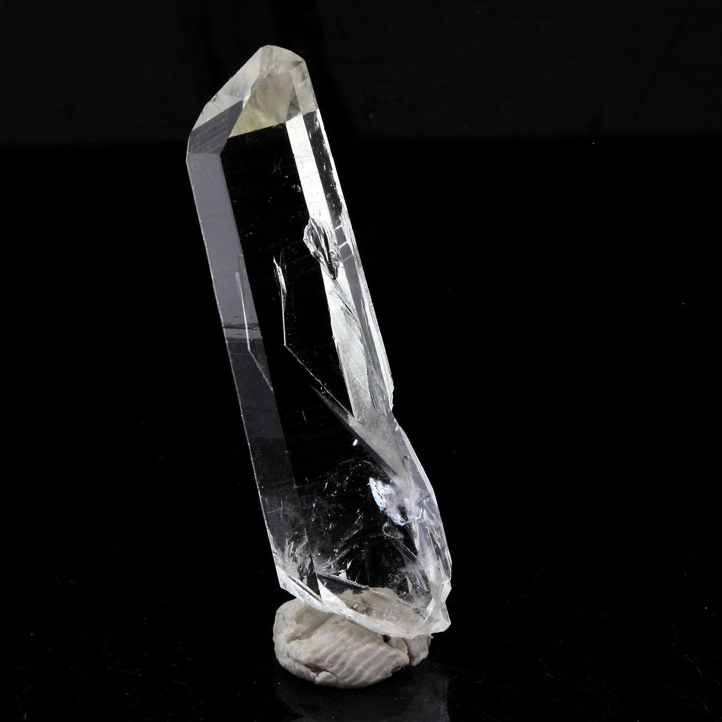 Quartz mineral. 14.45 carats. La Gardette Mine, Bourg d'Oisans, Isère, France