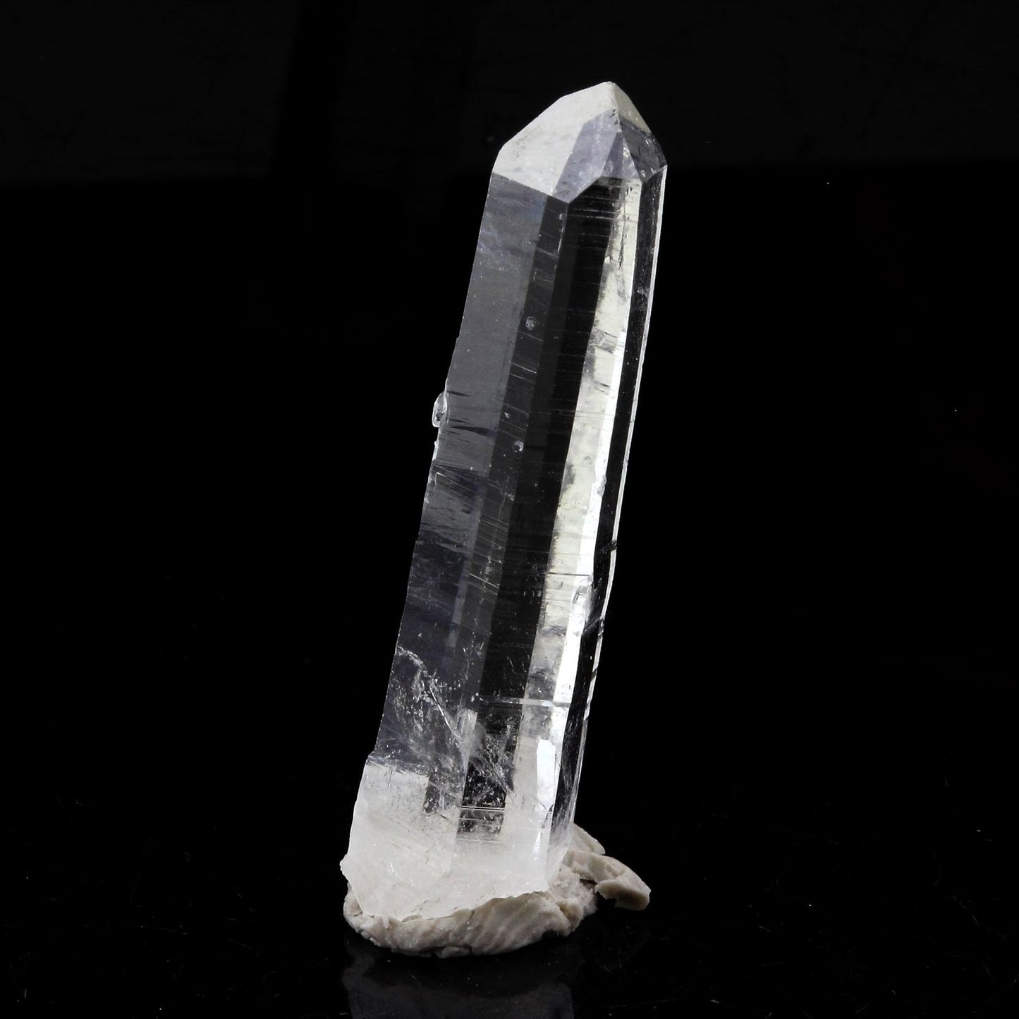 Quartz mineral. 16.00 carats. La Gardette Mine, Bourg d'Oisans, Isère, France