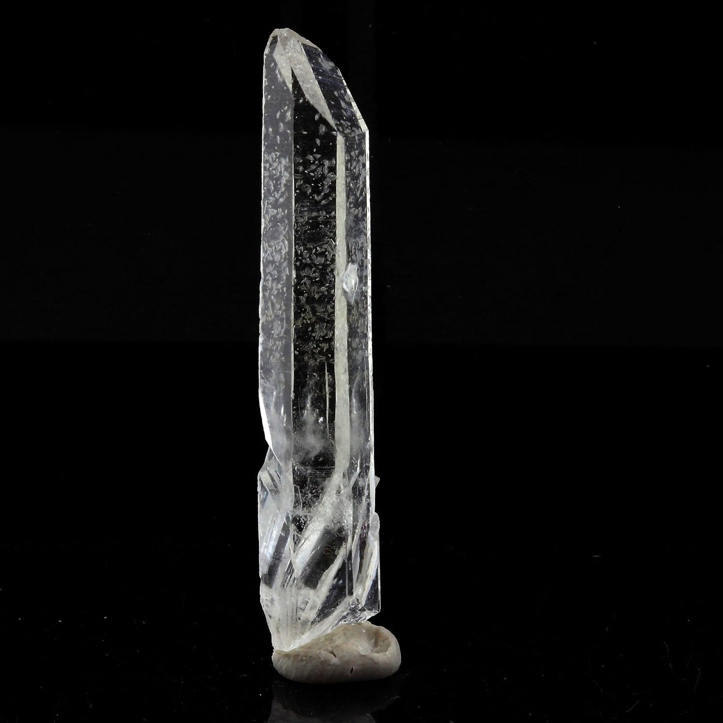 Quartz mineral. 27.22 carats. La Gardette Mine, Bourg d'Oisans, Isère, France