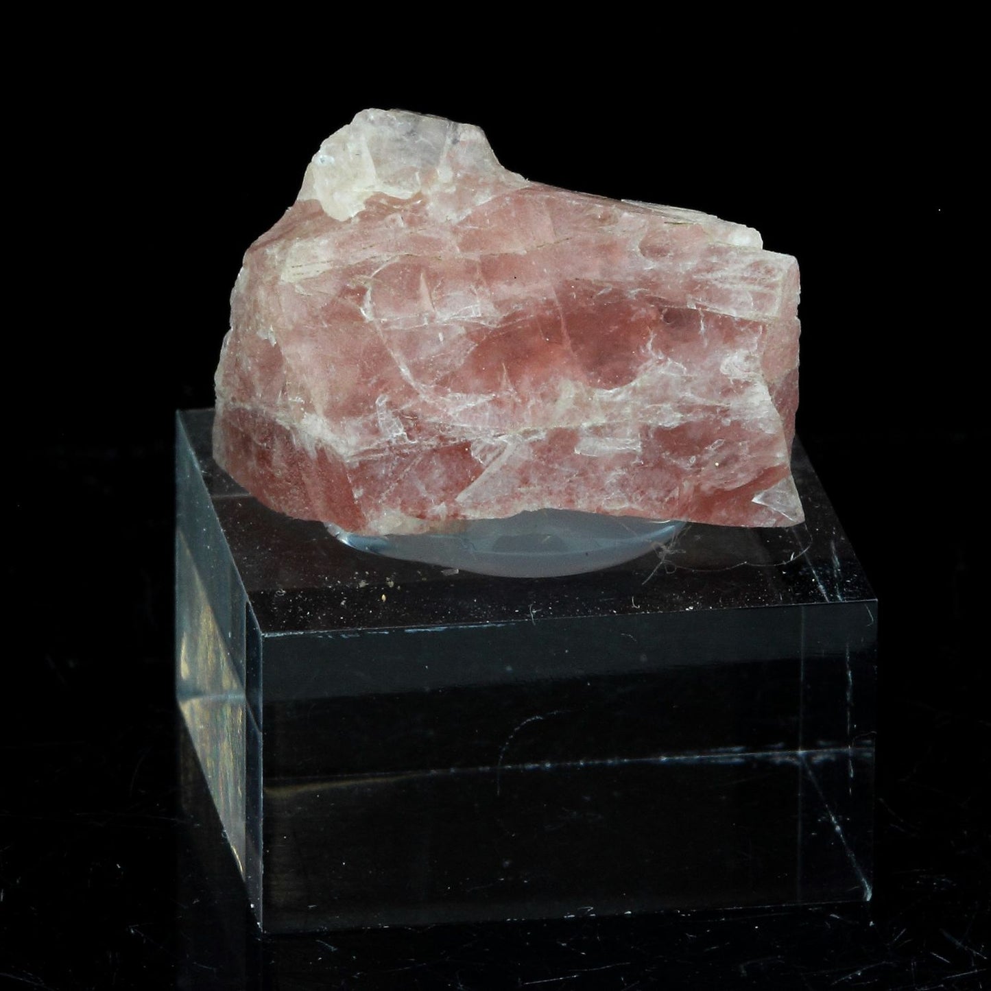 Fluorite. 49.40 carats. Massif du Mont-Blanc, France