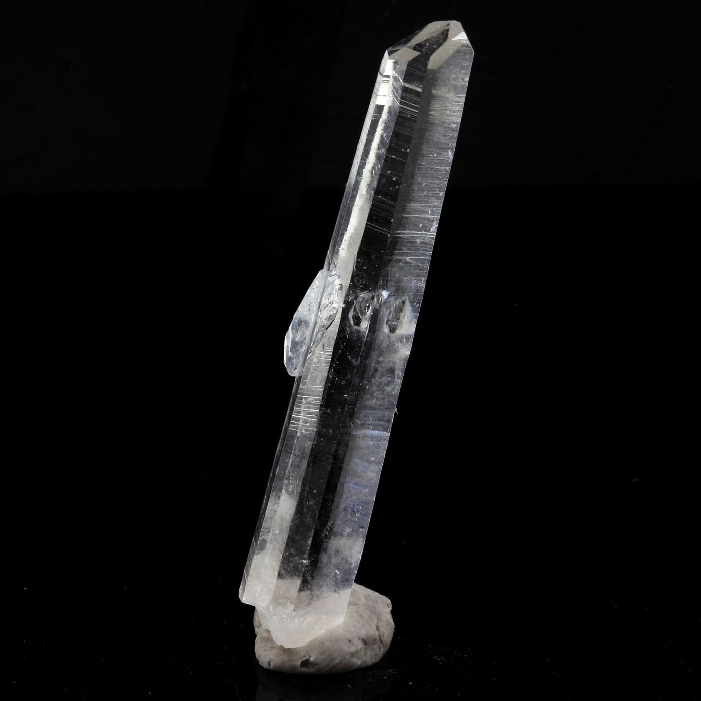 Quartz mineral. 12.51 carats. La Gardette Mine, Bourg d'Oisans, Isère, France